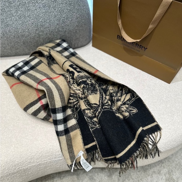 Burberry Tan and Black Men's Scarf - Picture 3 of 9